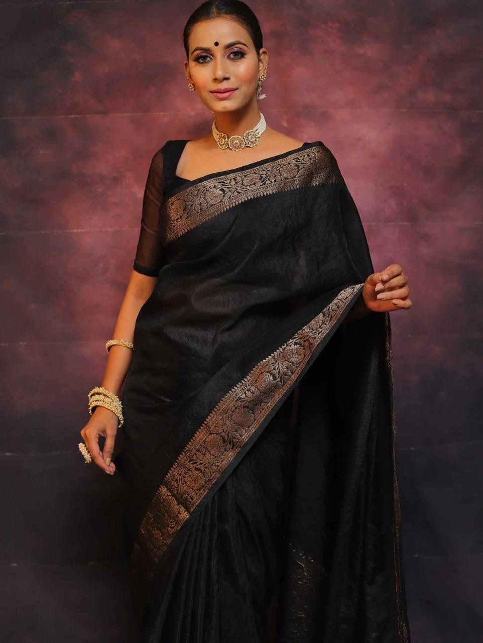 Piquant Black Soft Silk Saree With Proficient Blouse Piece