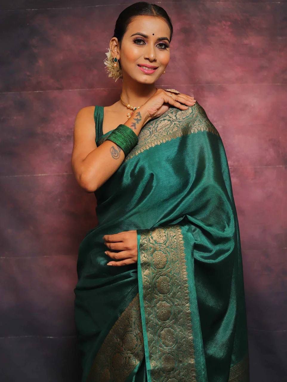 Desultory Rama Soft Silk Saree With Comely Blouse Piece