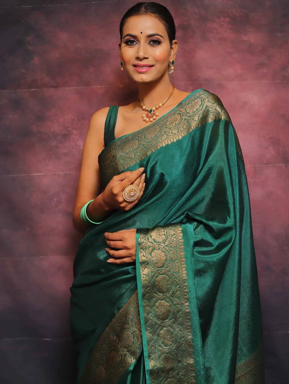 Desultory Rama Soft Silk Saree With Comely Blouse Piece