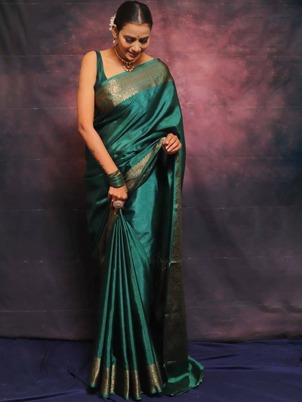 Desultory Rama Soft Silk Saree With Comely Blouse Piece