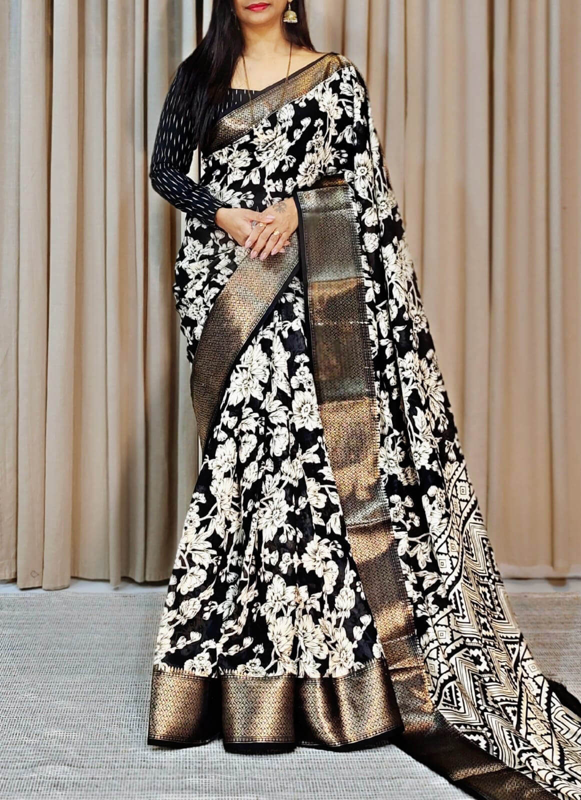 Engaging Black Digital Printed Soft Silk Saree With Confounding Blouse Piece