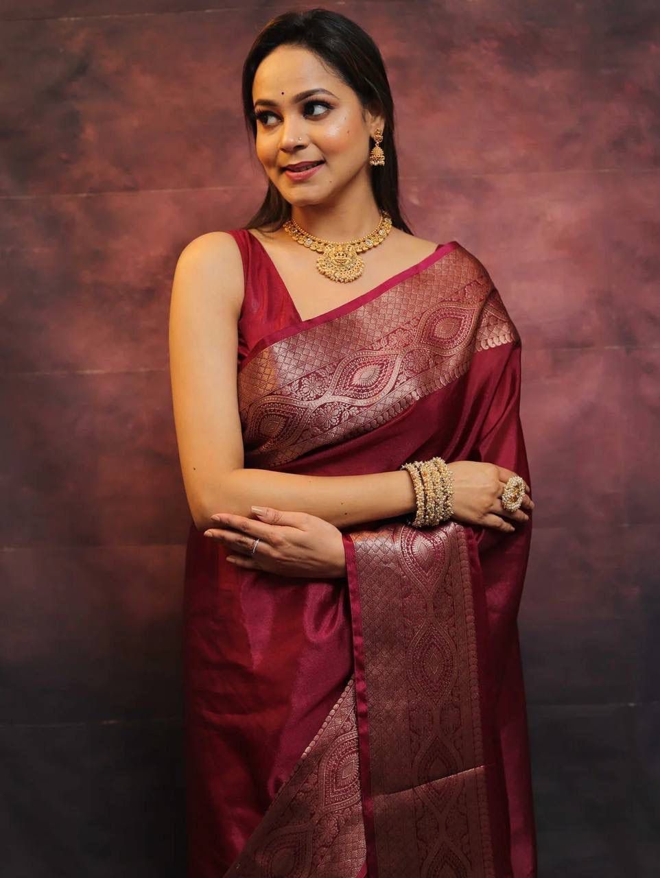 Capricious Maroon Soft Silk Saree With Lovely Blouse Piece