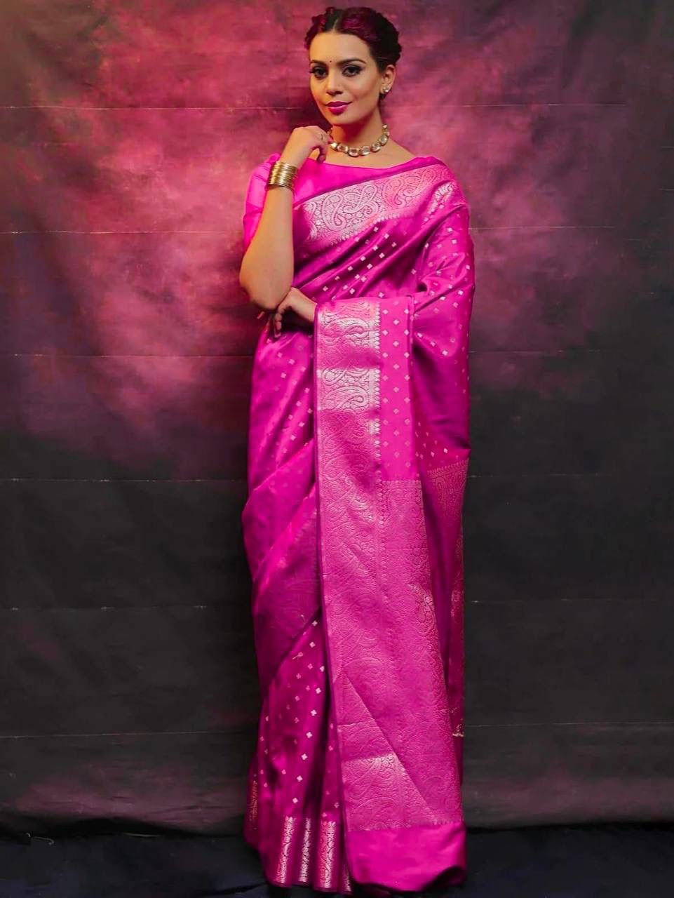 Denouement Dark Pink Soft Silk Saree With Fragrant Blouse Piece