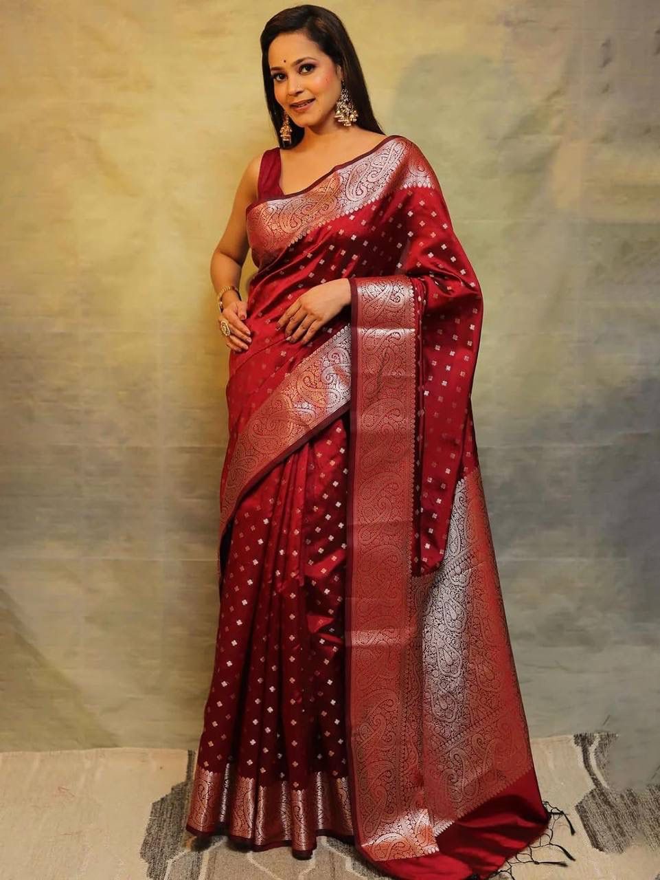 Imbrication Maroon Soft Silk Saree With Dissemble Blouse Piece