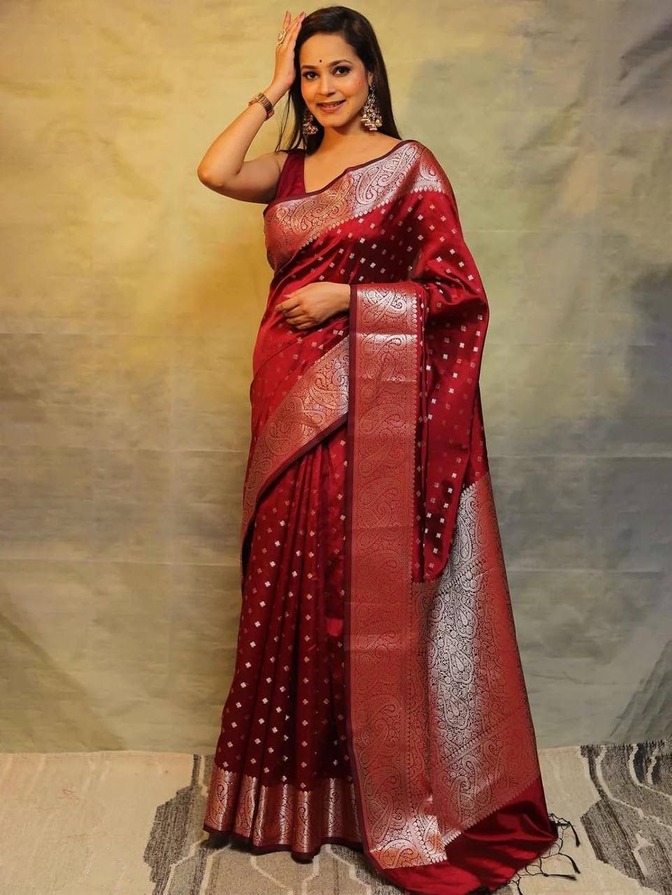 Imbrication Maroon Soft Silk Saree With Dissemble Blouse Piece