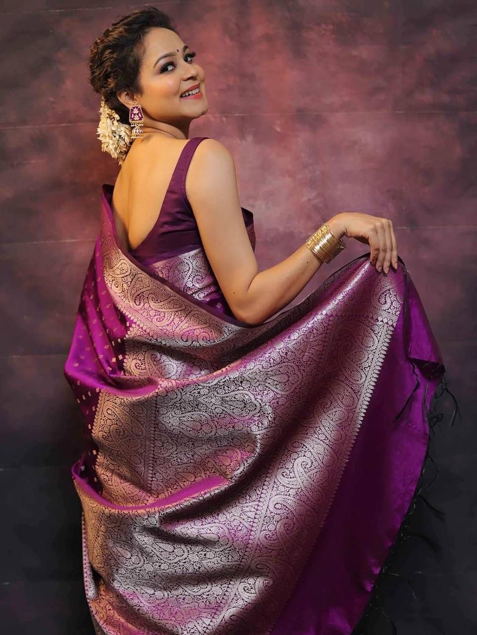 Captivating Purple Soft Silk Saree With Invaluable Blouse Piece