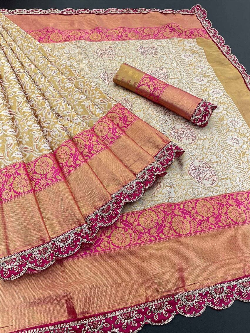 Splendiferous Beige Kanjivaram Silk Saree With Magnetic Blouse Piece