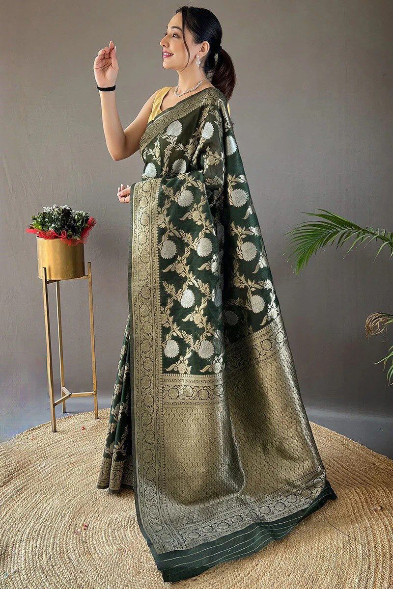 Nectarous Dark Green Cotton Silk Saree With Alluring Blouse Piece