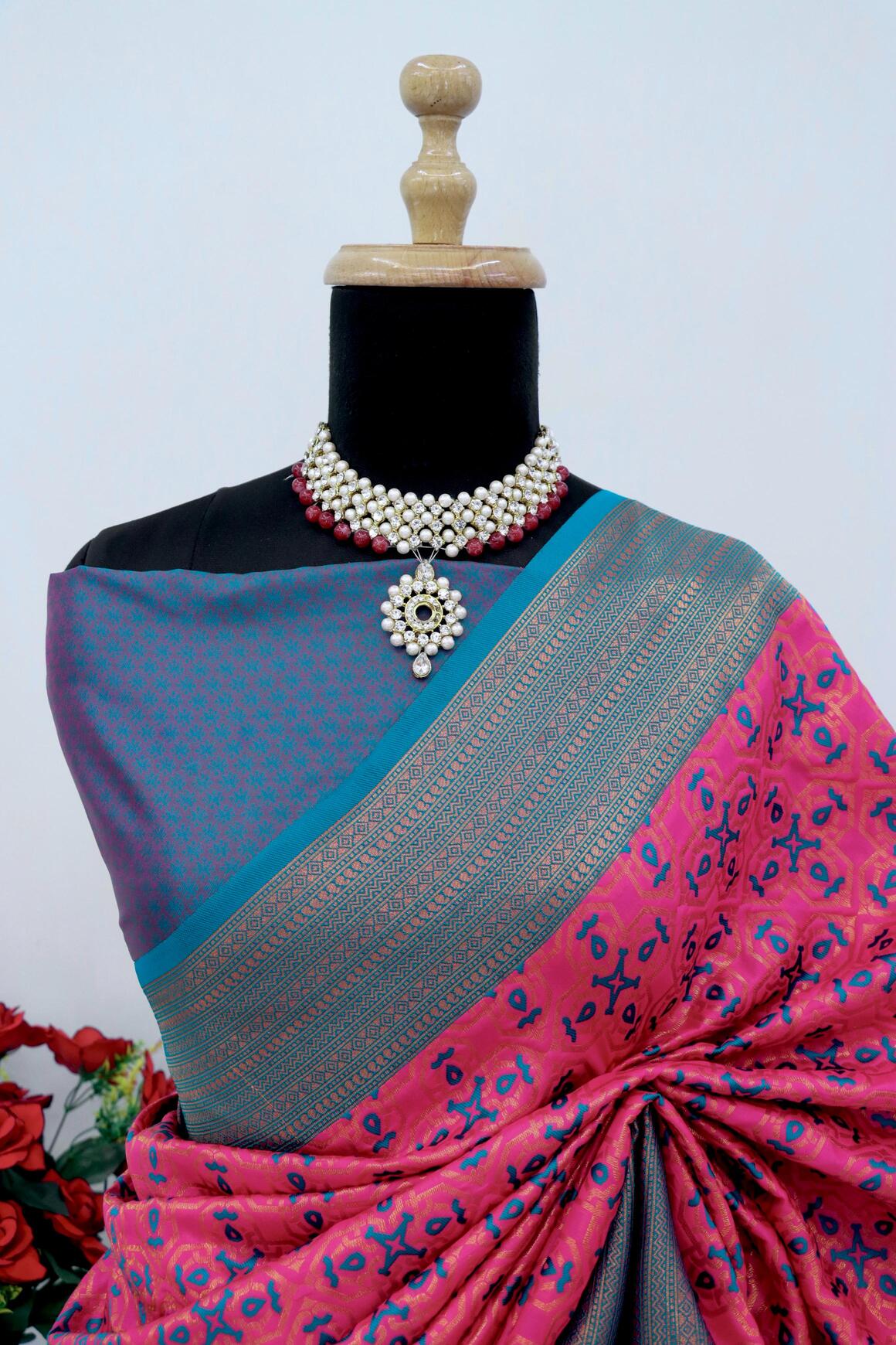 Extraordinary Dark Pink Soft Banarasi Silk Saree With Attractive Blouse Piece