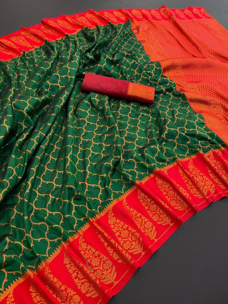 Delightful Dark Green Soft Banarasi Silk Saree With Desirable Blouse Piece