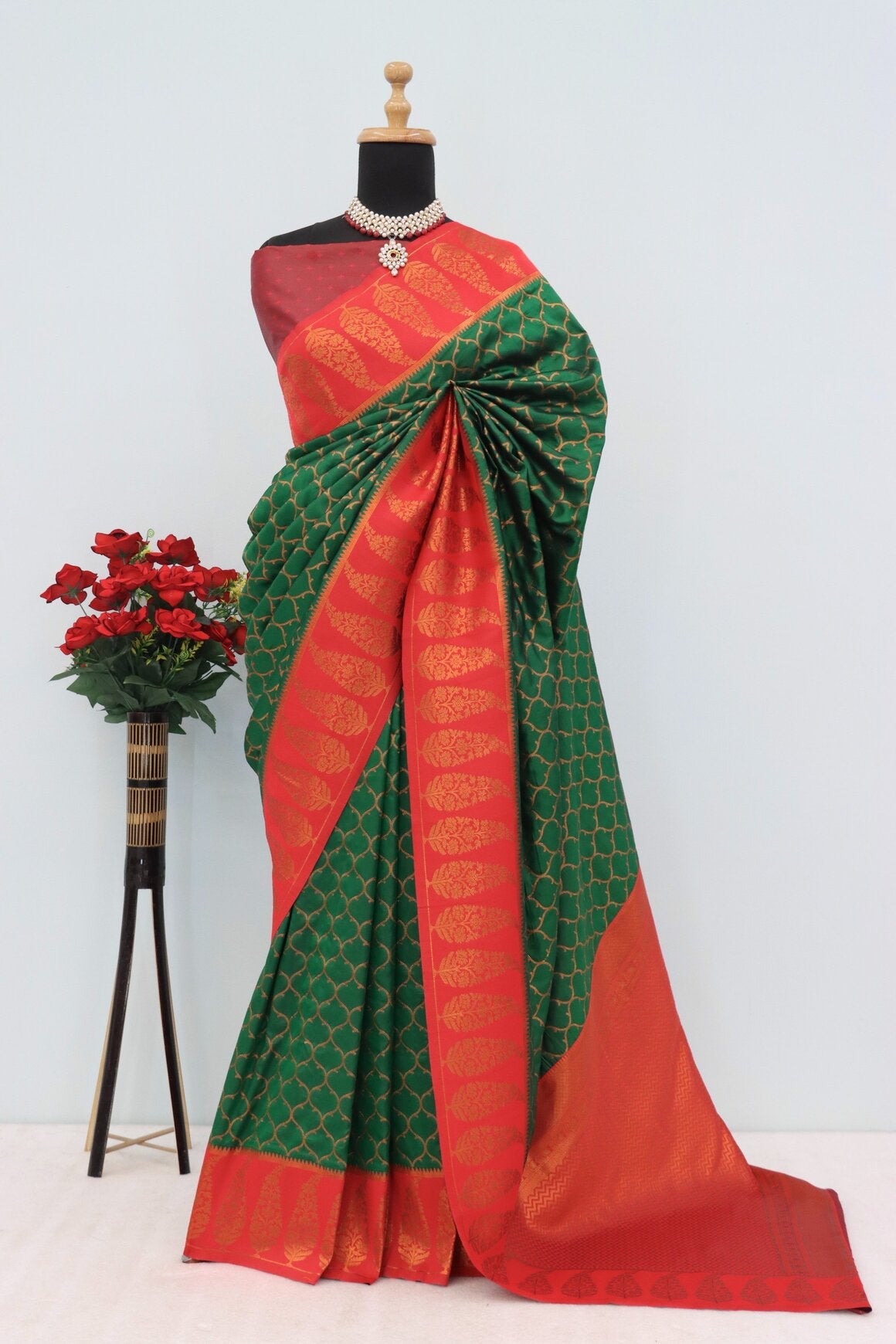 Delightful Dark Green Soft Banarasi Silk Saree With Desirable Blouse Piece