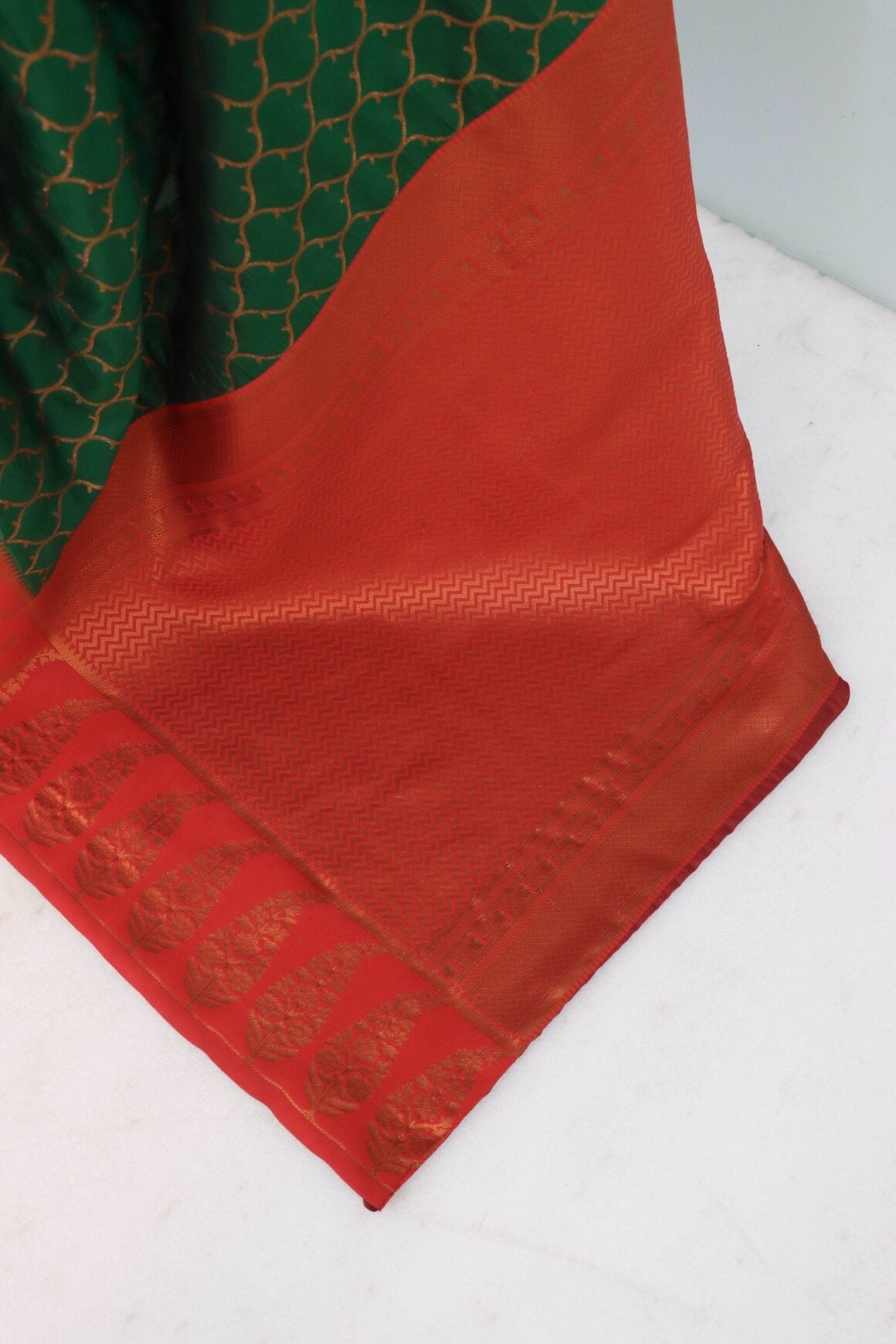 Delightful Dark Green Soft Banarasi Silk Saree With Desirable Blouse Piece