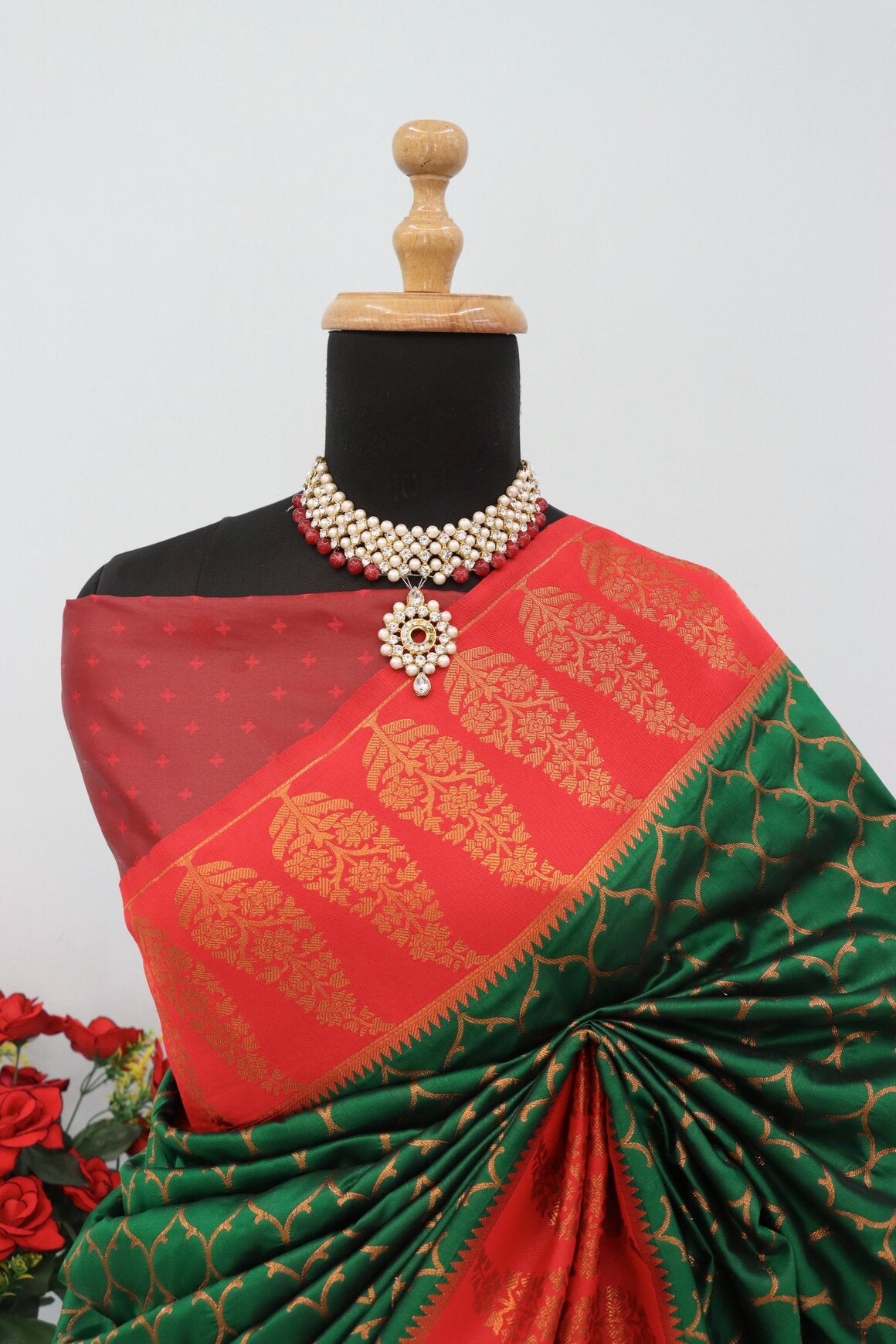 Delightful Dark Green Soft Banarasi Silk Saree With Desirable Blouse Piece