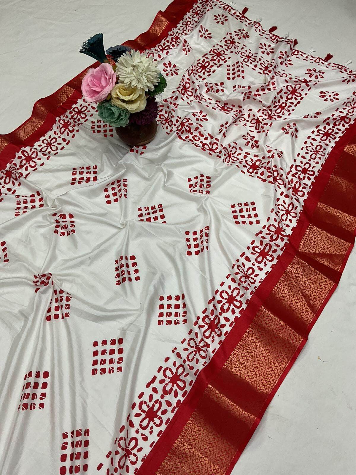 Quixotic Off White Digital Printed Dola Silk Saree With Zephyr Blouse Piece