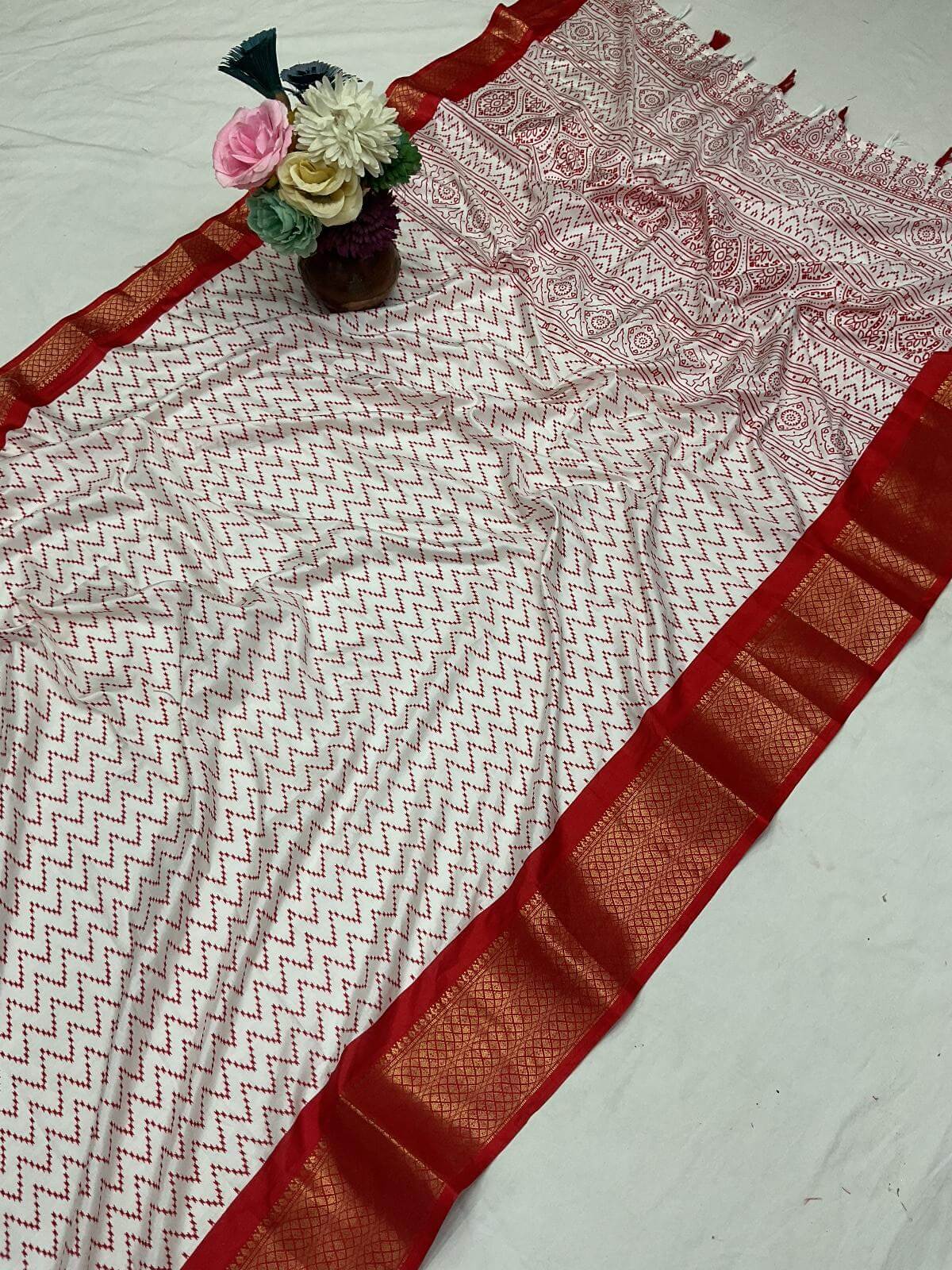 Engaging Off White Digital Printed Dola Silk Saree With Exuberant Blouse Piece