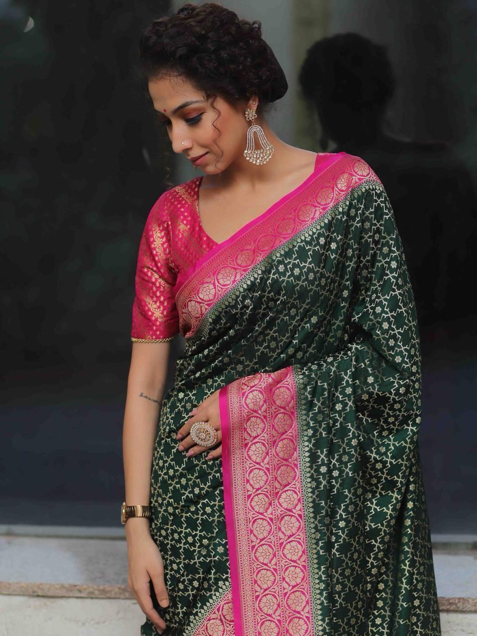 Staggering Dark Green Soft Silk Saree With Elegant Blouse Piece