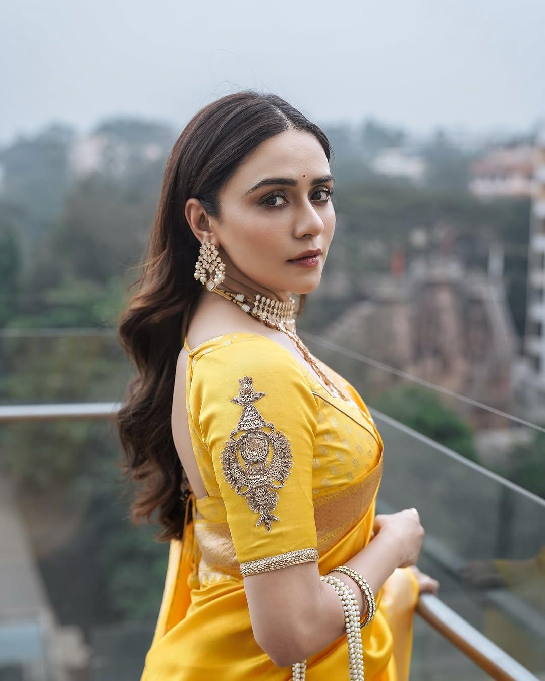 Sempiternal Yellow Soft Silk Saree With Evanescent Blouse Piece
