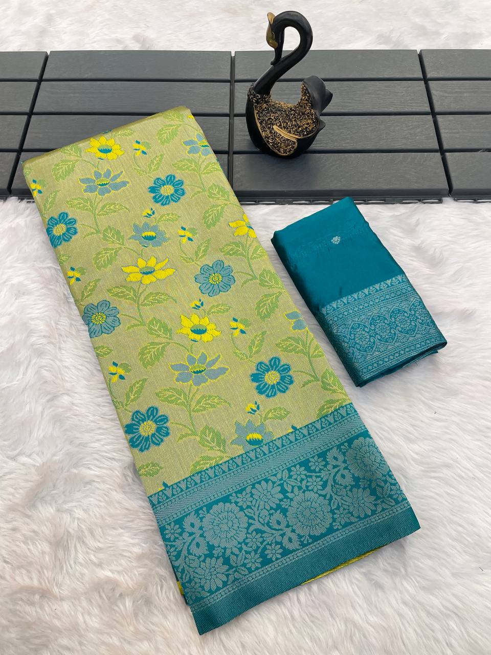 Innovative Green Soft Banarasi Tissue Silk Saree With Confounding Blouse Piece
