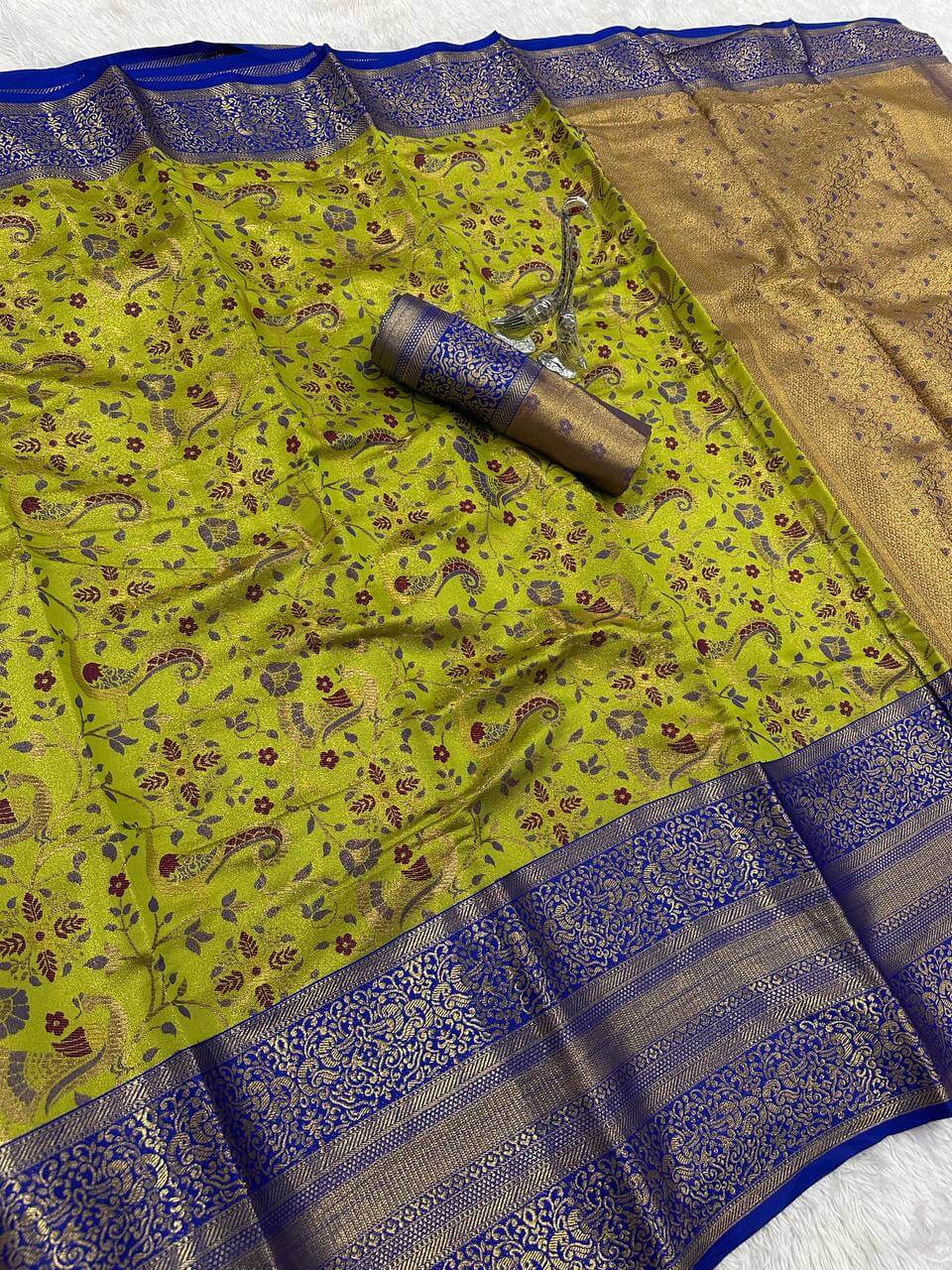 Staring Green Kanjivaram Silk Saree With Designer Blouse Piece