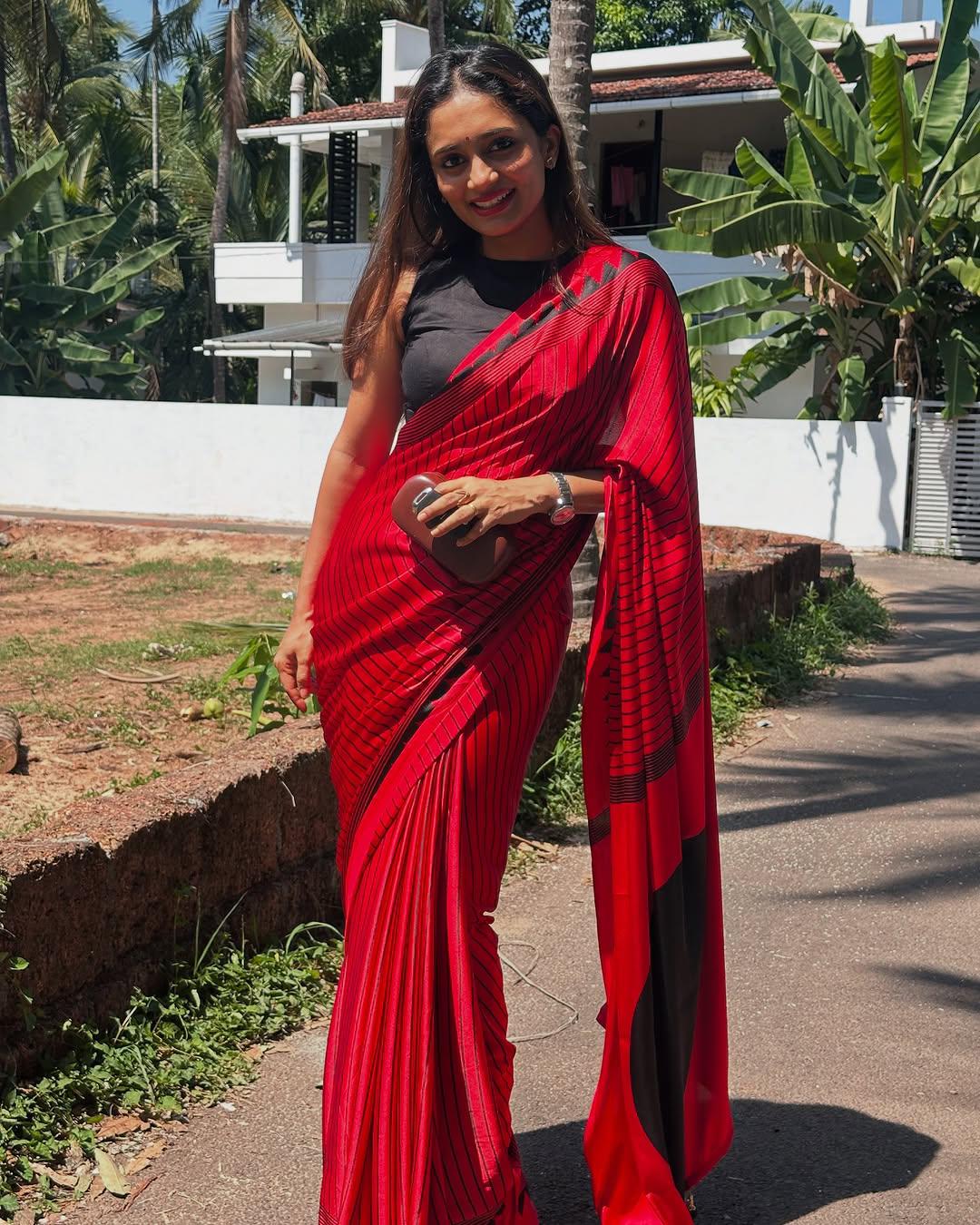Ebullience Red Digital Printed Crape Silk Saree With Diaphanous Blouse Piece