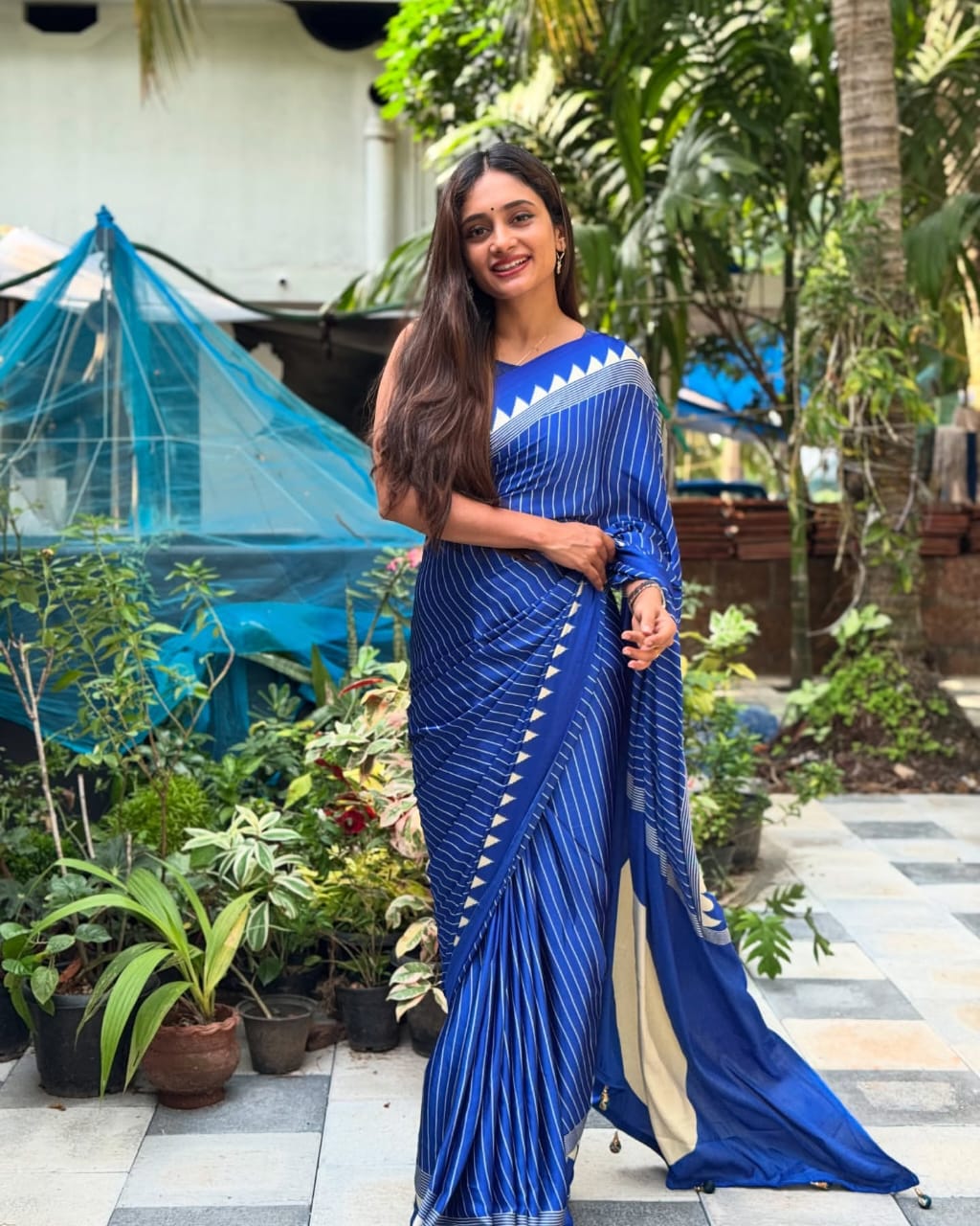 Unequalled Royal Blue Digital Printed Crape Silk Saree With Ebullience Blouse Piece