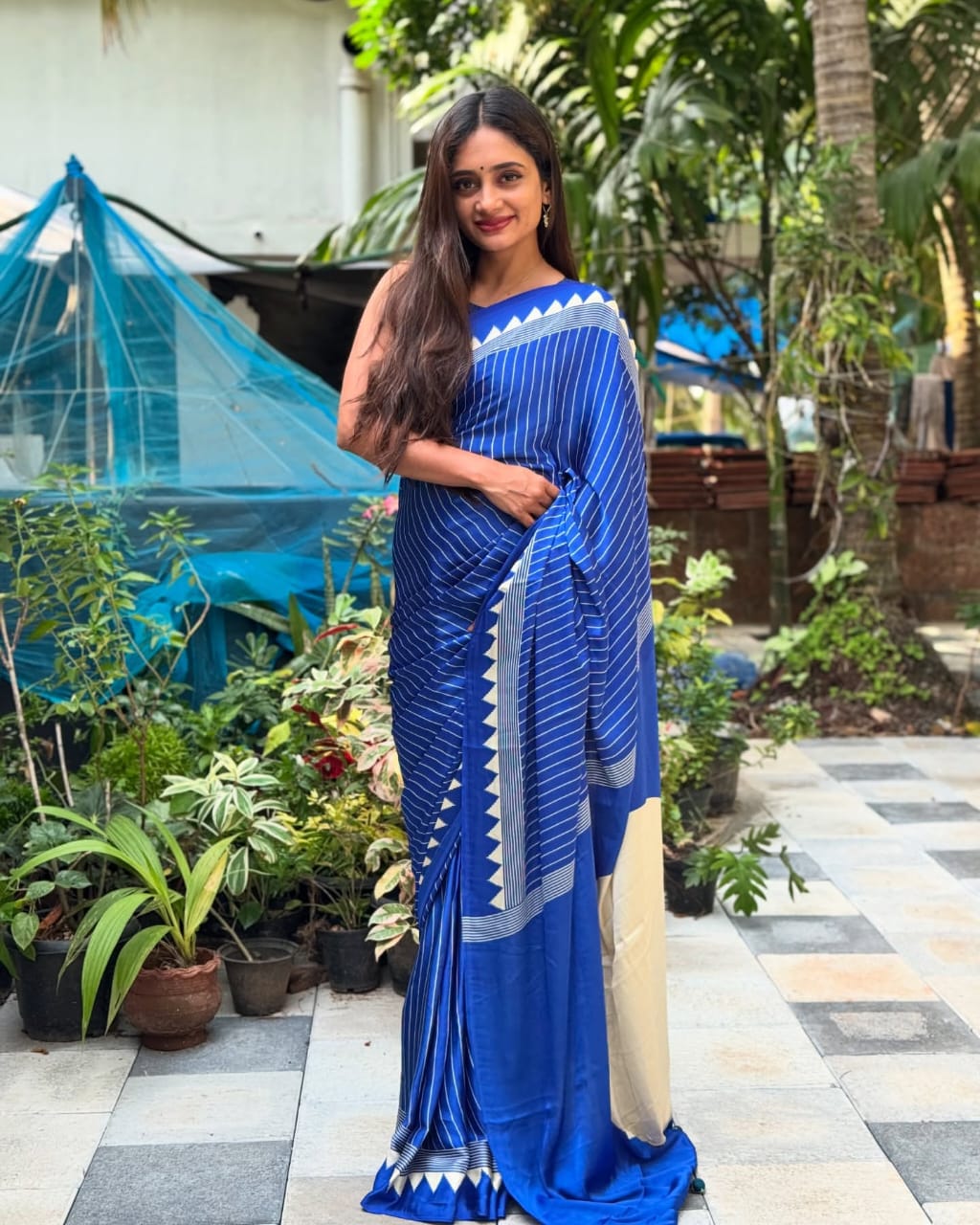 Unequalled Royal Blue Digital Printed Crape Silk Saree With Ebullience Blouse Piece