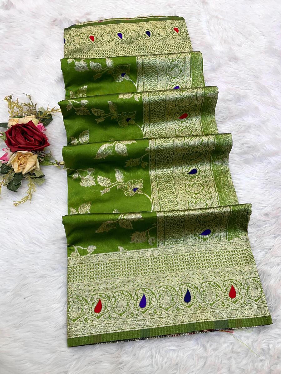 Preferable Green Soft Banarasi Silk Saree With Flameboyant Blouse Piece