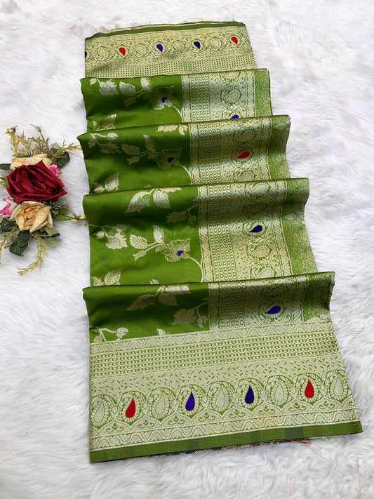 Preferable Green Soft Banarasi Silk Saree With Flameboyant Blouse Piece