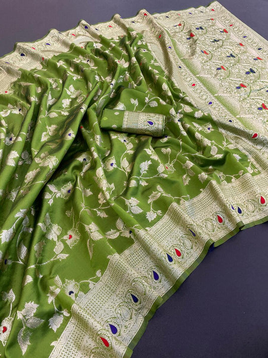 Preferable Green Soft Banarasi Silk Saree With Flameboyant Blouse Piece