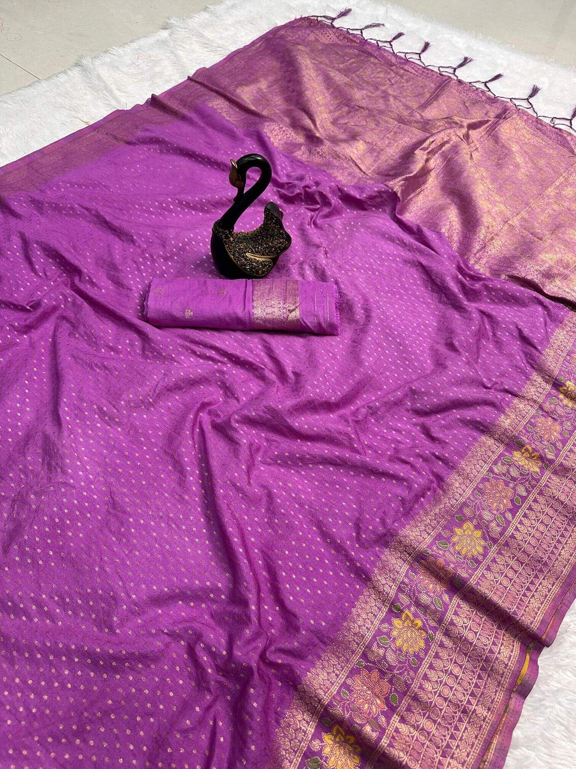 Twirling Lavender Soft Banarasi Silk Saree With Lovely Blouse Piece