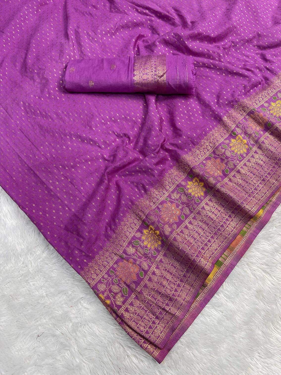 Twirling Lavender Soft Banarasi Silk Saree With Lovely Blouse Piece
