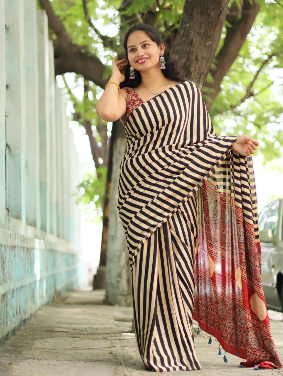 Marvellous Off White Digital Printed Crape Silk Saree With Phenomenal Blouse Piece