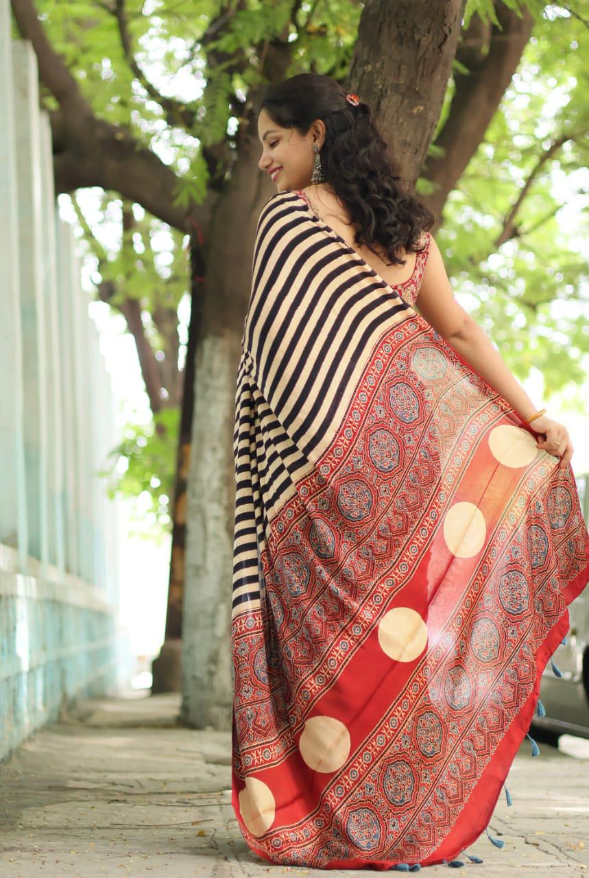 Marvellous Off White Digital Printed Crape Silk Saree With Phenomenal Blouse Piece