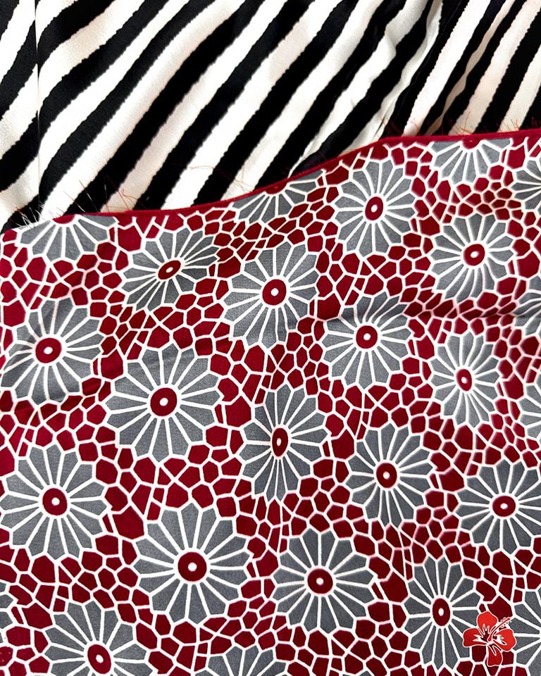 Marvellous Off White Digital Printed Crape Silk Saree With Phenomenal Blouse Piece