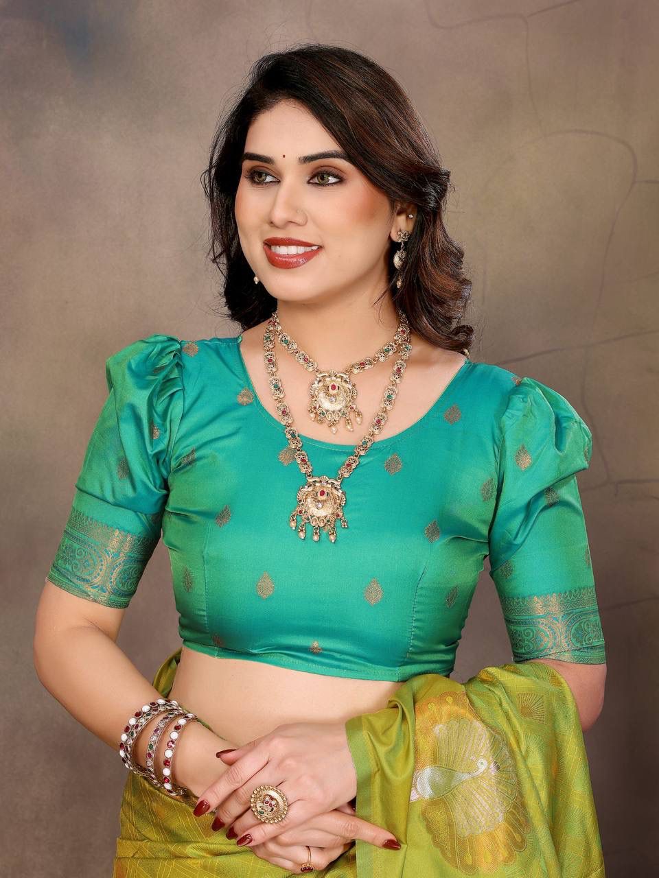 Enamoring Green Soft Banarasi Silk Saree With Extraordinary Blouse Piece