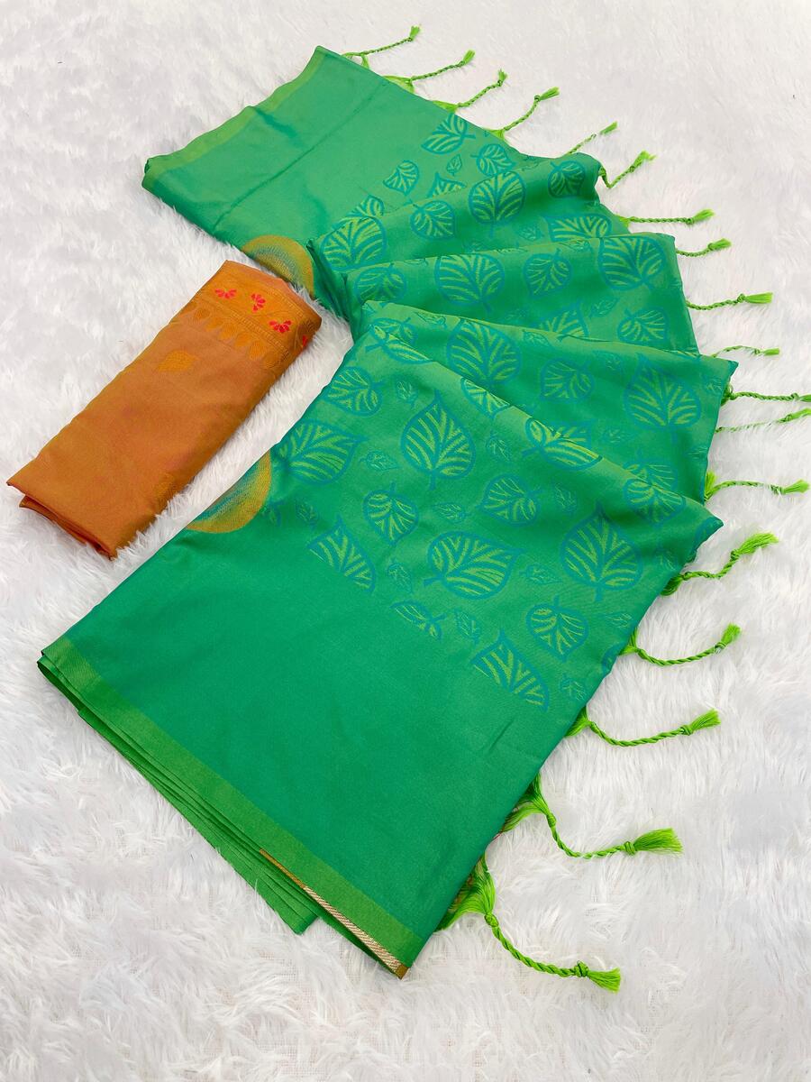 Scrupulous Green Soft Banarasi Silk Saree With Enigmatic Blouse Piece