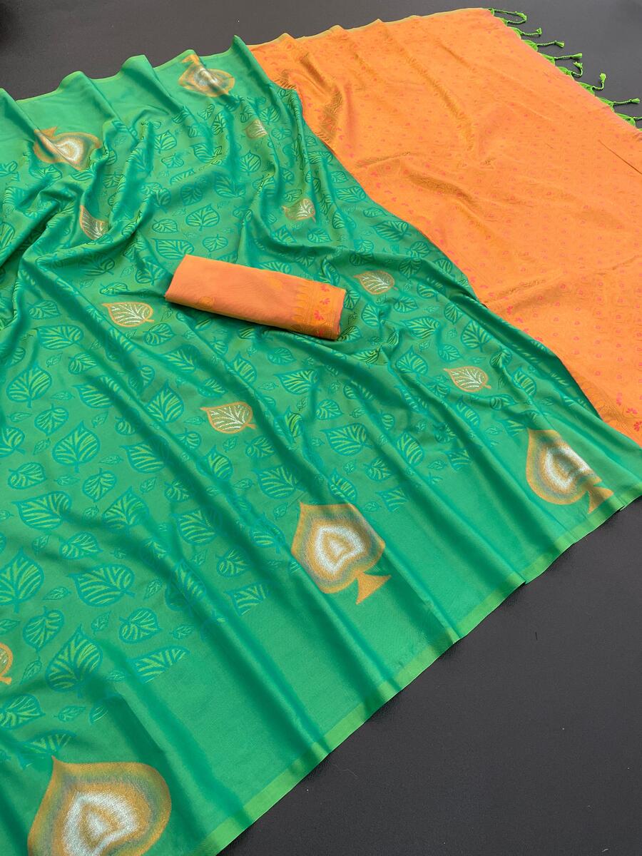 Scrupulous Green Soft Banarasi Silk Saree With Enigmatic Blouse Piece