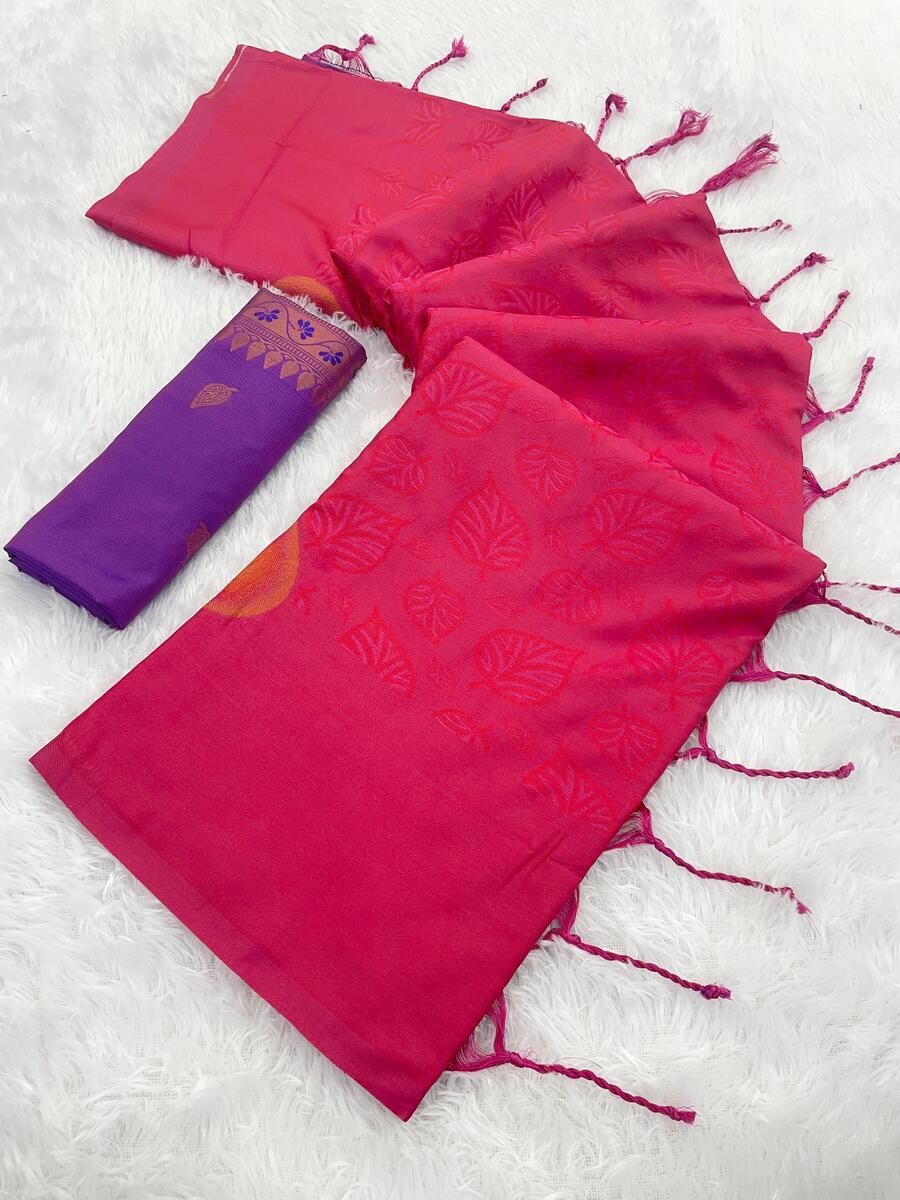 Exquisite Magenta Soft Banarasi Silk Saree With Alluring Blouse Piece