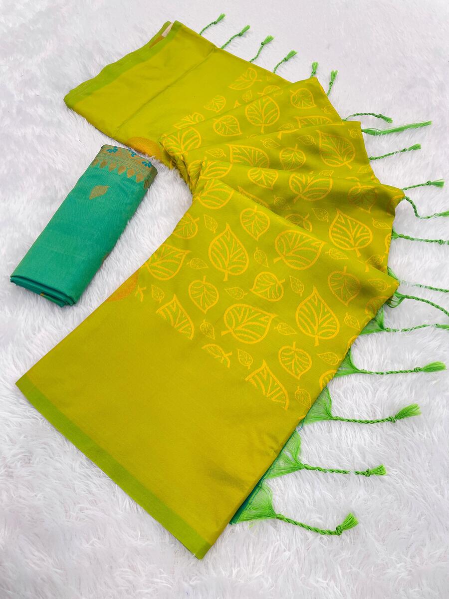 Hypnotic Parrot Soft Banarasi Silk Saree With Extraordinary Blouse Piece