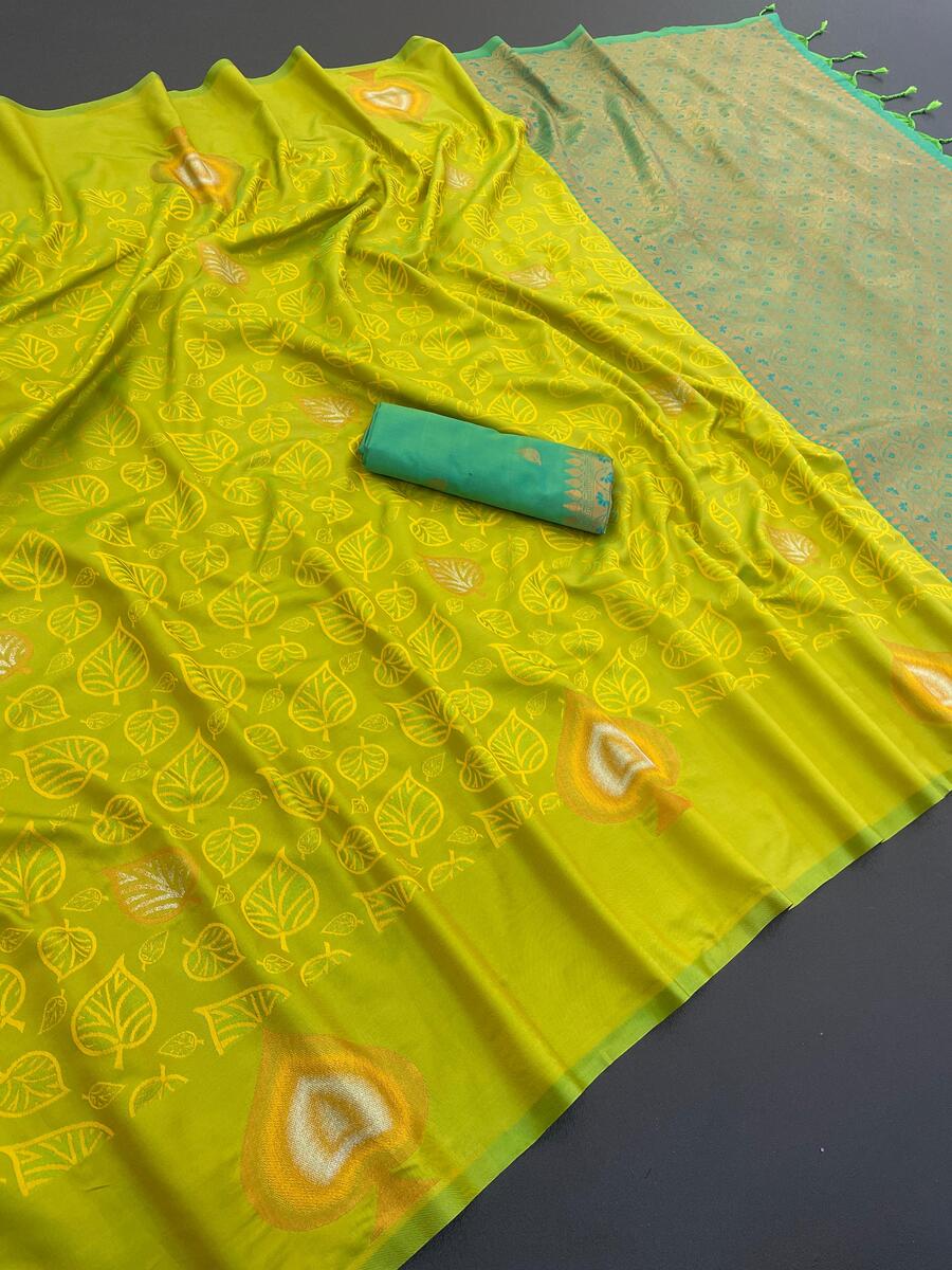 Hypnotic Parrot Soft Banarasi Silk Saree With Extraordinary Blouse Piece
