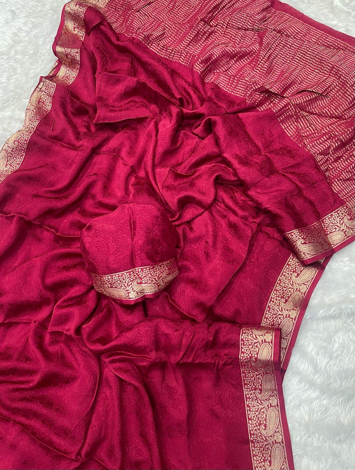 Imbrication Dark Pink Soft Banarasi Silk Saree With Amiable Blouse Piece