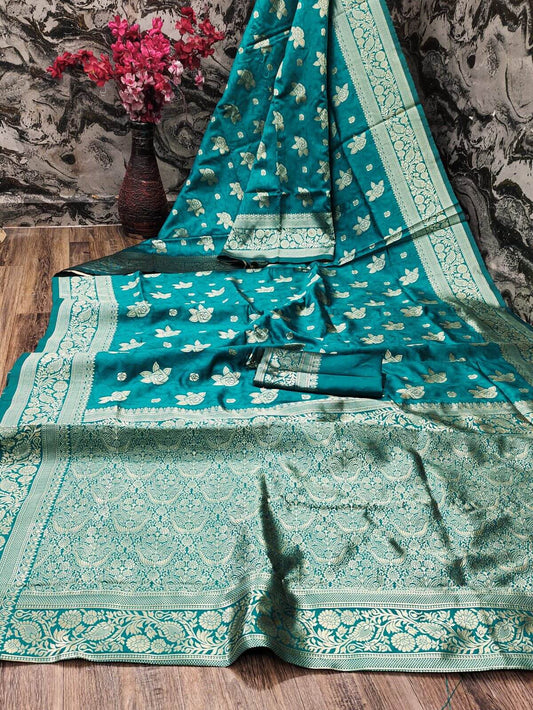 Appealing Rama Soft Silk Saree With Innovative Blouse Piece