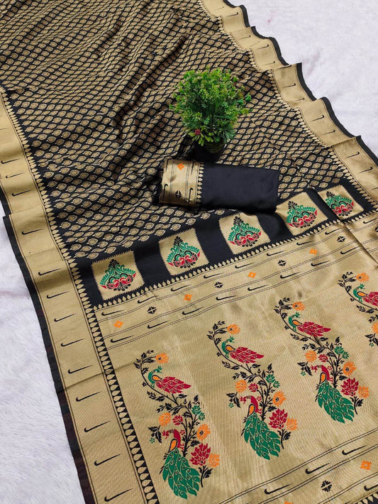 Beguiling Black Paithani Silk Saree With Verdant Blouse Piece