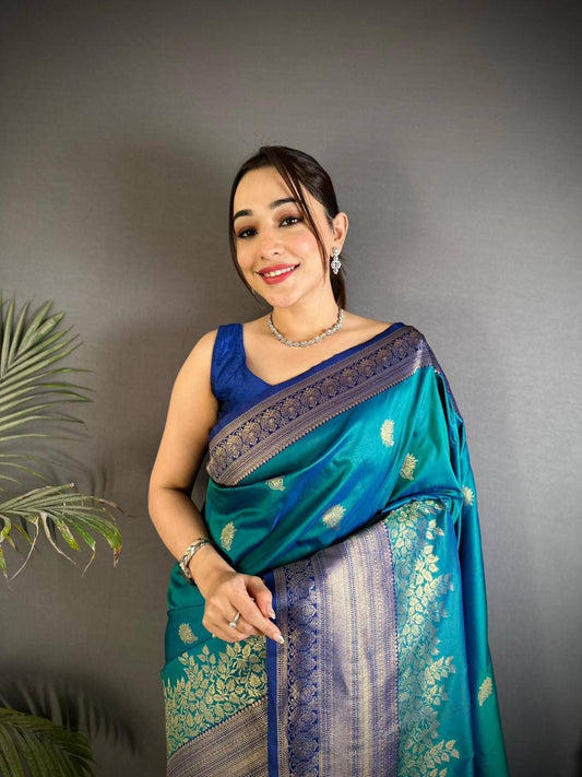 Effulgent Rama Pure Zari Weaving Banarasi Silk Saree With Pulsating Blouse Piece