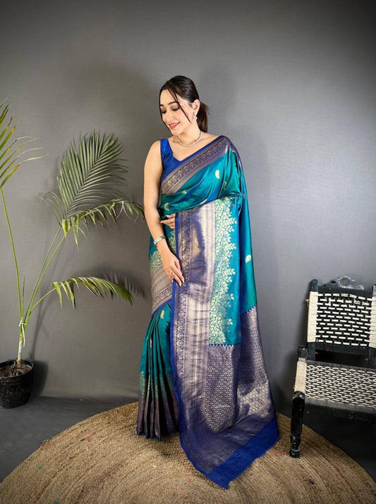 Effulgent Rama Pure Zari Weaving Banarasi Silk Saree With Pulsating Blouse Piece