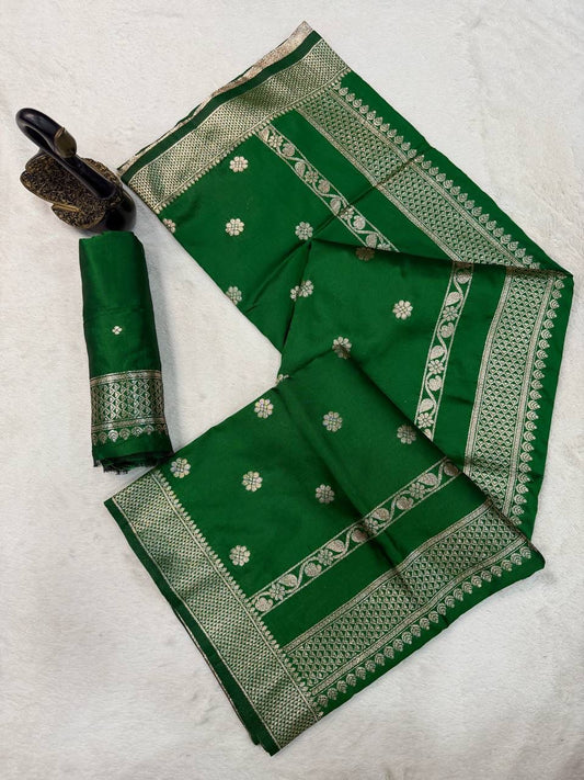 Tremendous Dark Green Pure Zari Weaving Banarasi Silk Saree With Majestic Blouse Piece