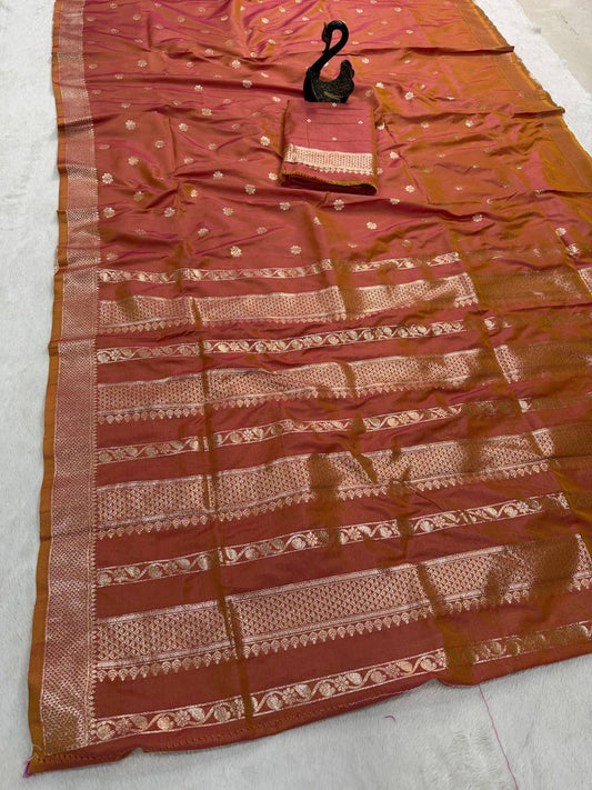 Effulgent Pink Pure Zari Weaving Banarasi Silk Saree With Exuberant Blouse Piece