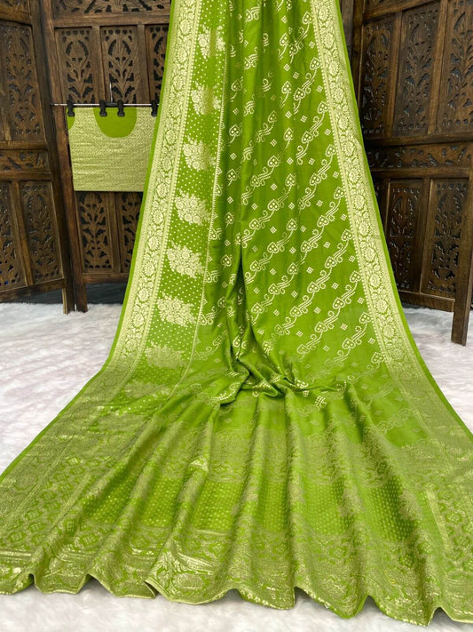 Profuse Green Banarasi Dola Silk Saree With Capricious Blouse Piece