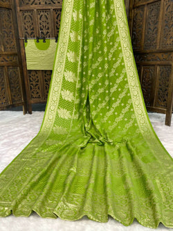 Profuse Green Banarasi Dola Silk Saree With Capricious Blouse Piece