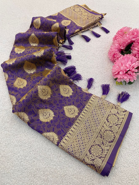 Demanding Lavender Pure Zari Weaving Banarasi Silk Saree With Precious Blouse Piece